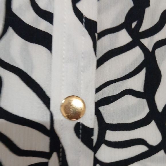 ♡Nine West Size Small Black White Ruffle Blouse♡ - Picture 9 of 10